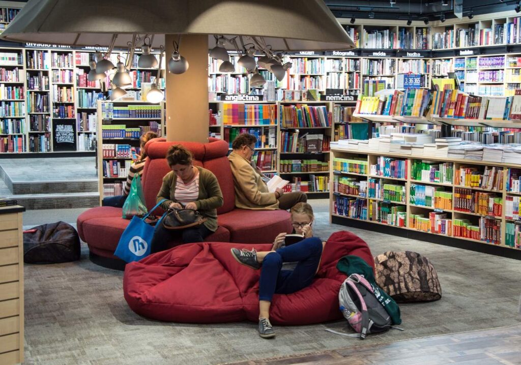 Kitap kafe konsepti